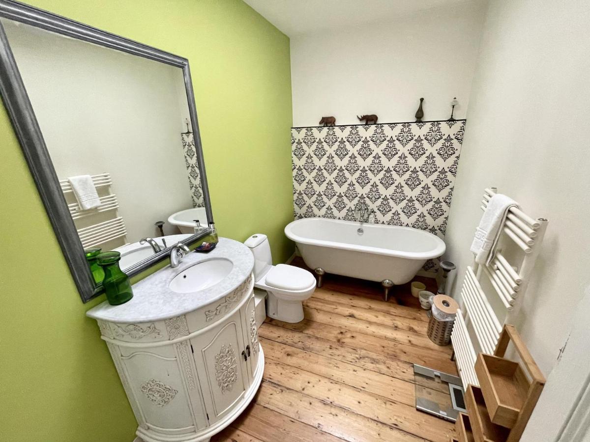 Сasa de vacaciones Colourful 3bd With Garden In Southville