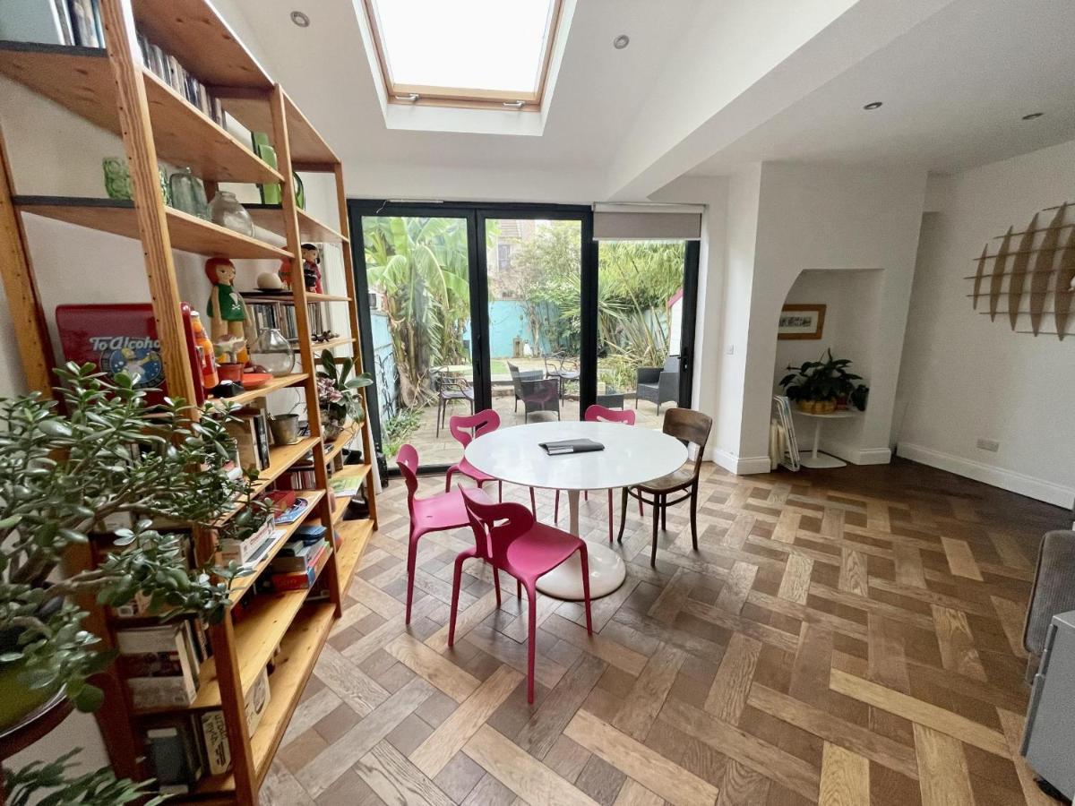 Сasa de vacaciones Colourful 3bd With Garden In Southville
