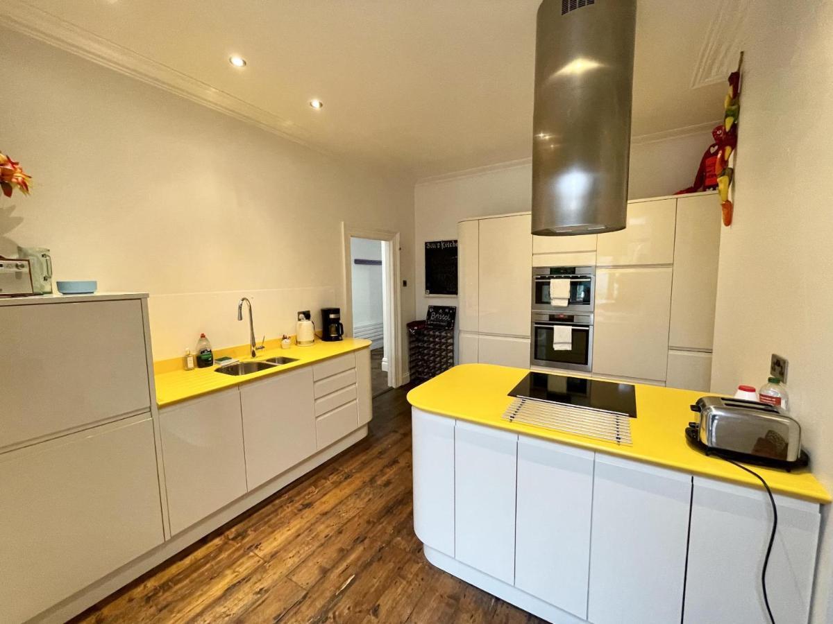 Colourful 3bd With Garden In Southville Сasa de vacaciones