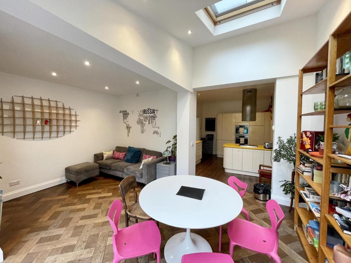 Сasa de vacaciones Colourful 3bd With Garden In Southville *