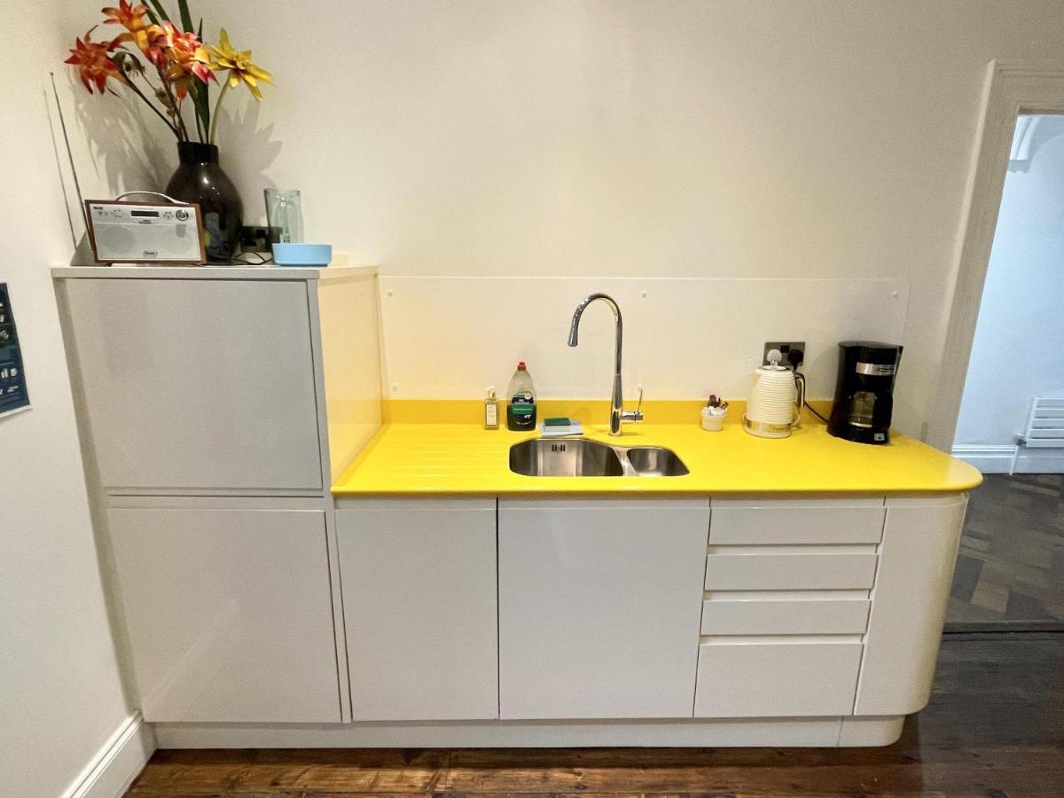 Сasa de vacaciones Colourful 3bd With Garden In Southville *